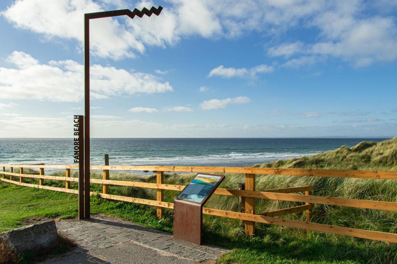 Villa Dolphin Watch Wild Atlantic Way Fanore Esterno foto